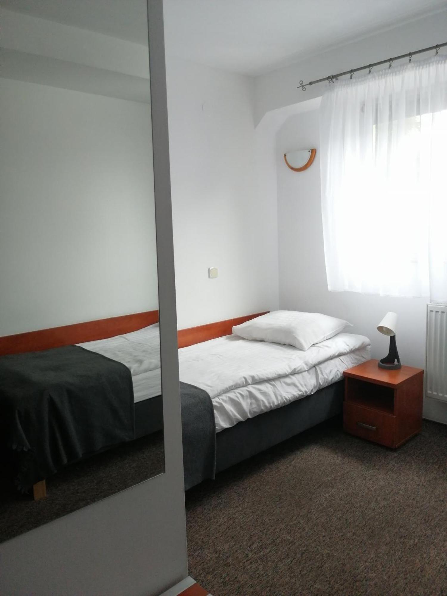 Hotel Dabrowiak Dąbrowa Górnicza Bagian luar foto